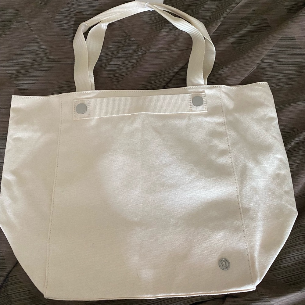 NWT- Lululemon All Avenues Tote - NAT/ANWI (color way)